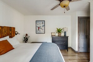 1 habitación, tabla de planchar con plancha, wifi y ropa de cama