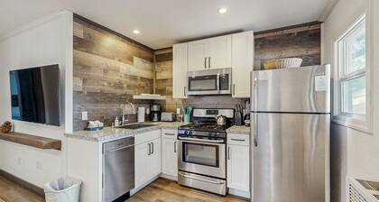 Sleek Bungalow with Hot Tub | 3 Blocks to Heavenly Gondola, 12 Mins to Beach