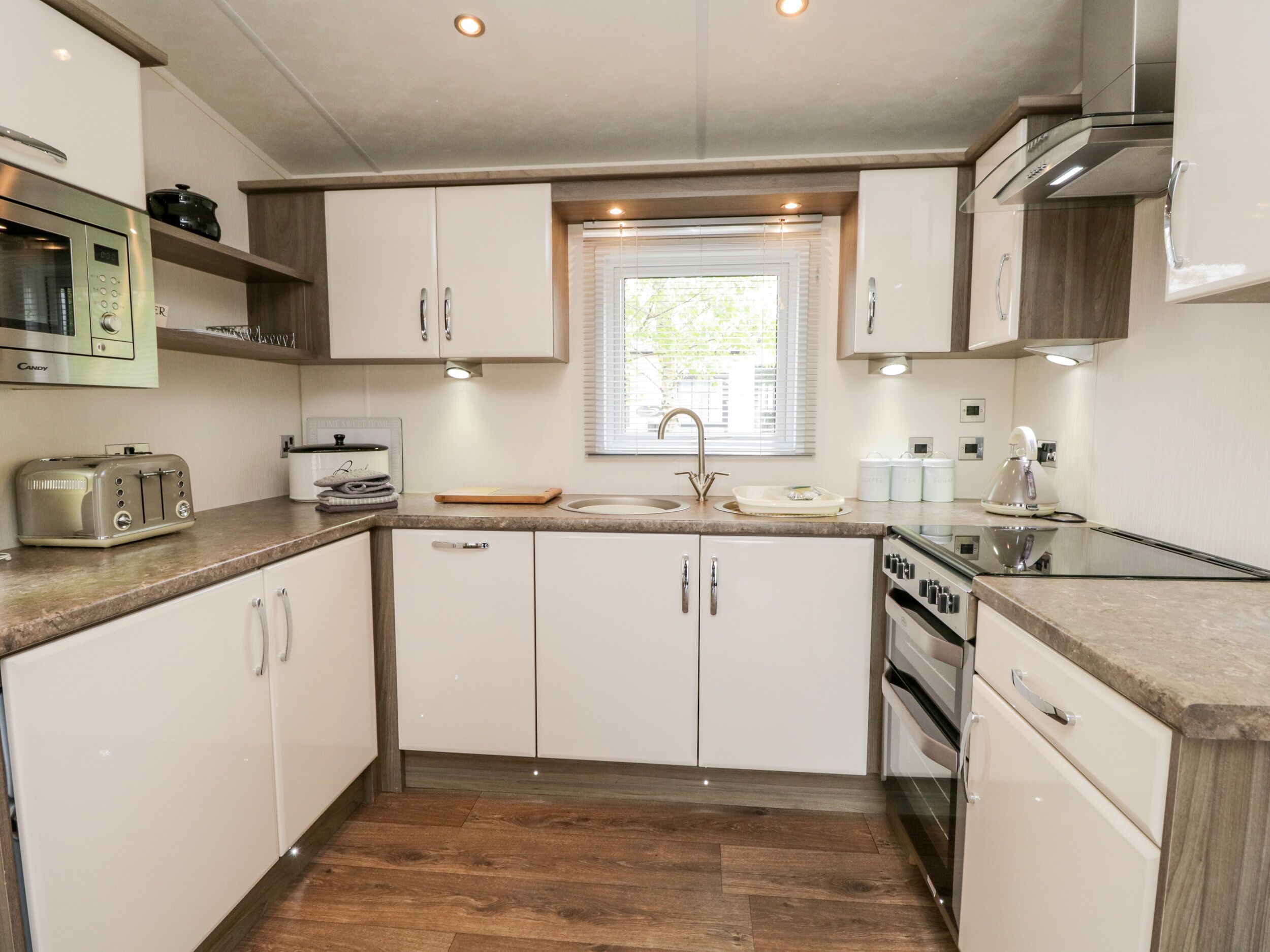 Cottage | Cucina privata | Frigorifero, lavastoviglie, bollitore elettrico, tostapane