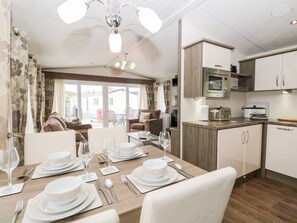 Cottage | Private kitchen | Fridge, dishwasher, electric kettle, toaster