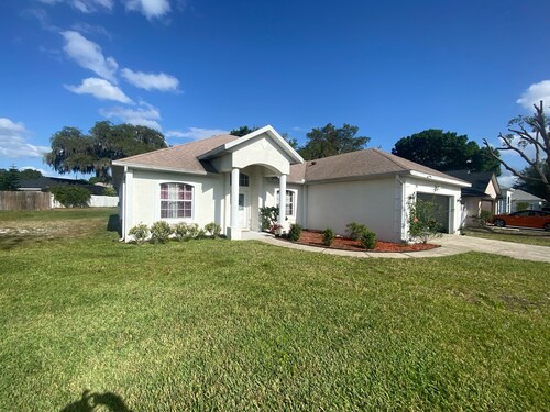 Three bedrooms, full kitchen, clean, quiet and relaxing.