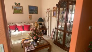 A living room with a sofa, coffee table, and decorative items. - Three bedrooms, full kitchen, clean, quiet and relaxing. (St. Cloud)