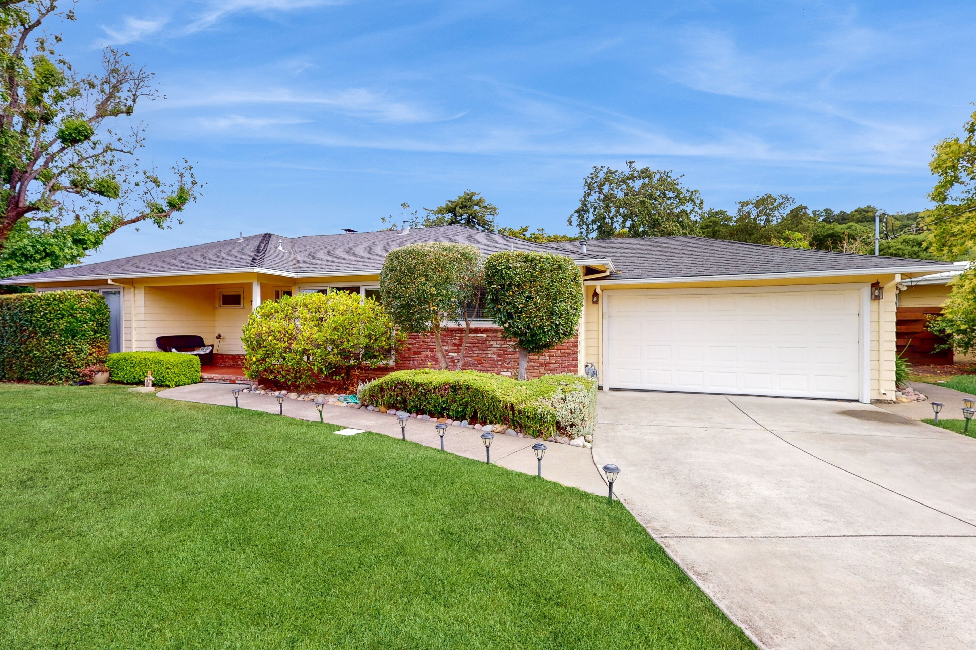 Updated & Sunny Sonoma 1950s Ranch Near Santa Rosa & Wineries