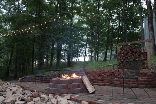 Relax and Reconnect at this Lake Catherine Retreat