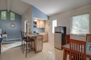 Fridge, microwave, oven, coffee/tea maker