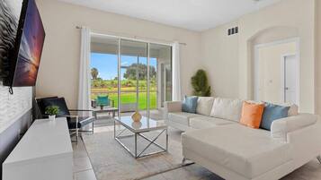 TV, mesa de pingue-pongue