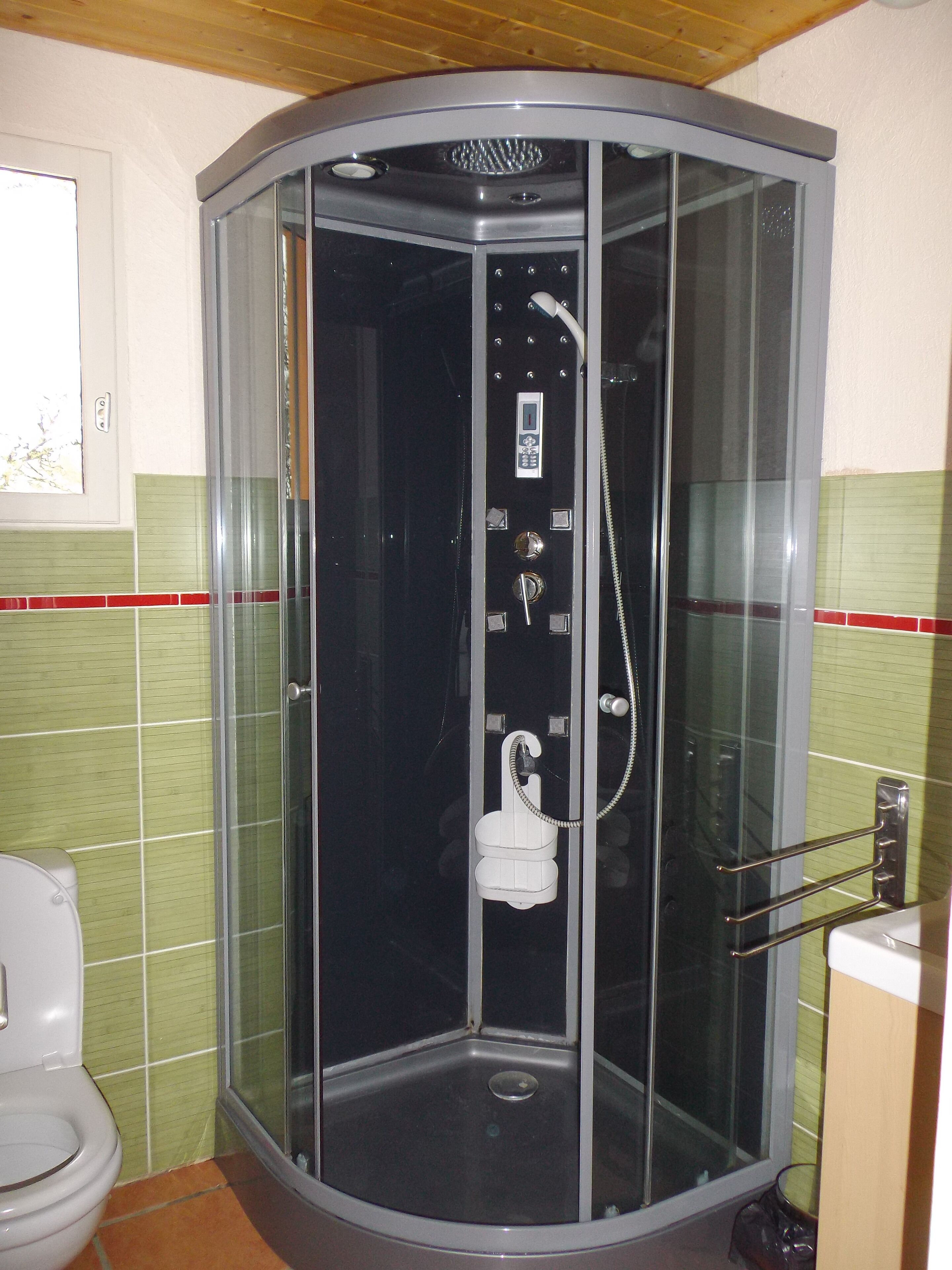 Douche, savon, papier toilette