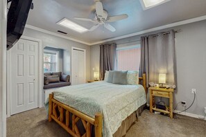 3 bedrooms, iron/ironing board, internet, bed sheets