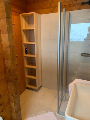 Shower, hair dryer, towels, soap - In the middle of the Bödele skiing and hiking area (Schwarzenberg)