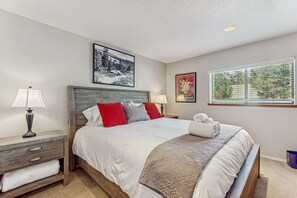 4 habitaciones, tabla de planchar con plancha, wifi y ropa de cama 