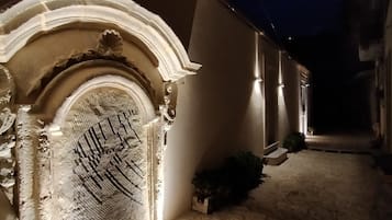 Façade de lâhĂ©bergement - soirĂ©e/nuit