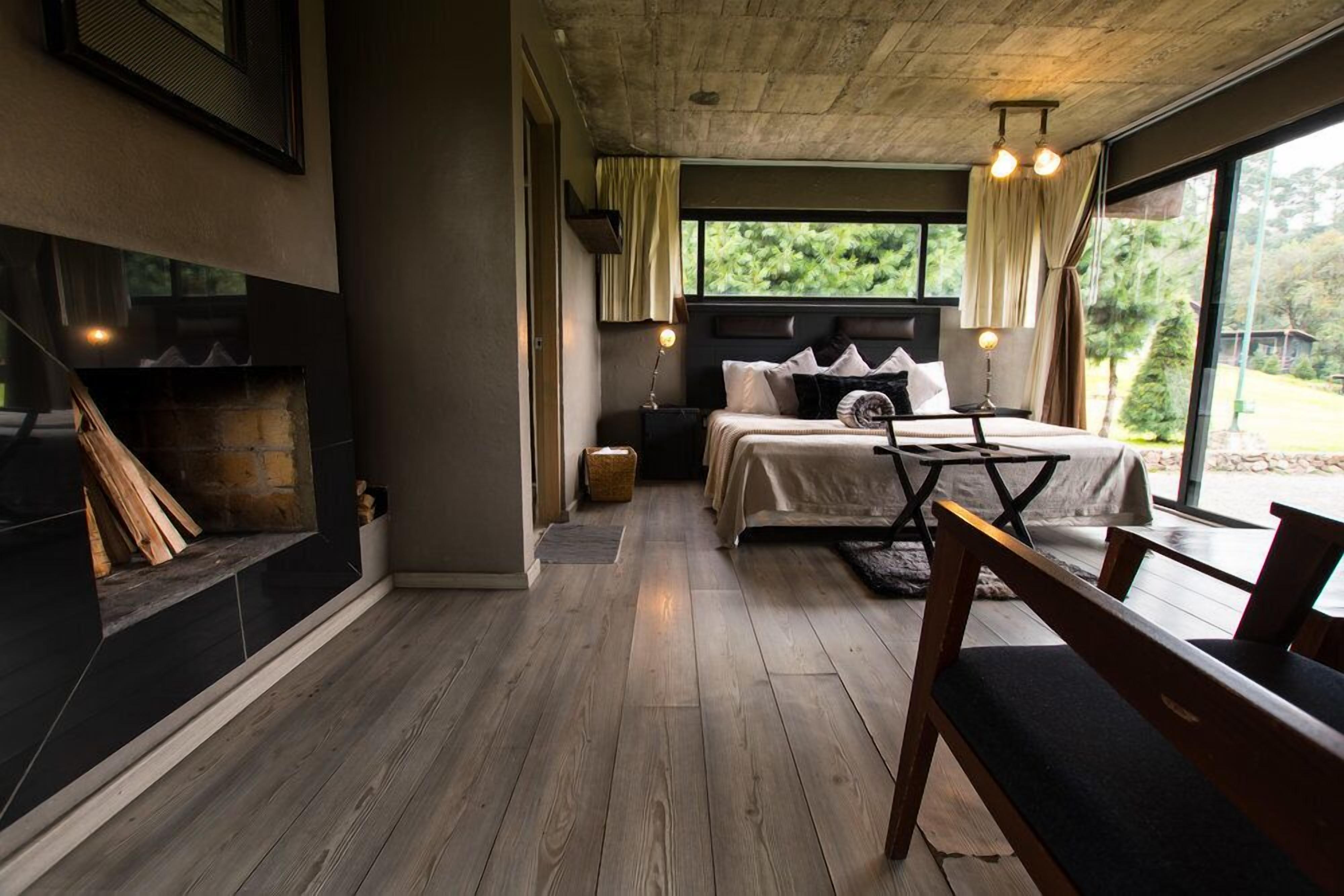 Habitación estándar | Espacio para trabajar con laptop y cortinas blackout 