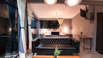 高級客房 | 手提電腦工作空間、遮光窗簾/窗簾、熨斗/熨衫板、床單