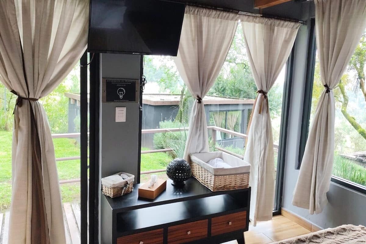 1 chambre, espace de travail pour ordinateur portable