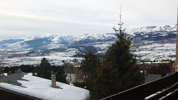 Property grounds - At the foot of the ski slopes comfortable apartment with terrace and stove  (Eyne)