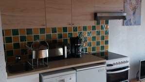Private kitchen - At the foot of the ski slopes comfortable apartment with terrace and stove  (Eyne)