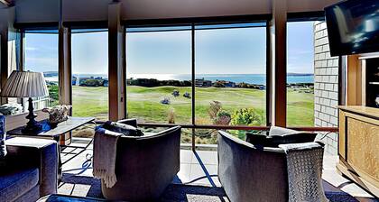 Fairview Grande | Bay Views, Sauna & Private Hot Tub | Walk to Beach & Golf