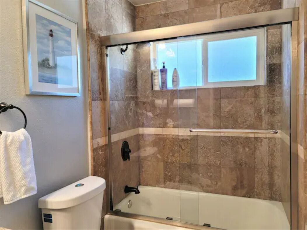 Combined shower/tub, hair dryer, towels, soap