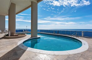 Piscine extérieure, piscine chauffée
