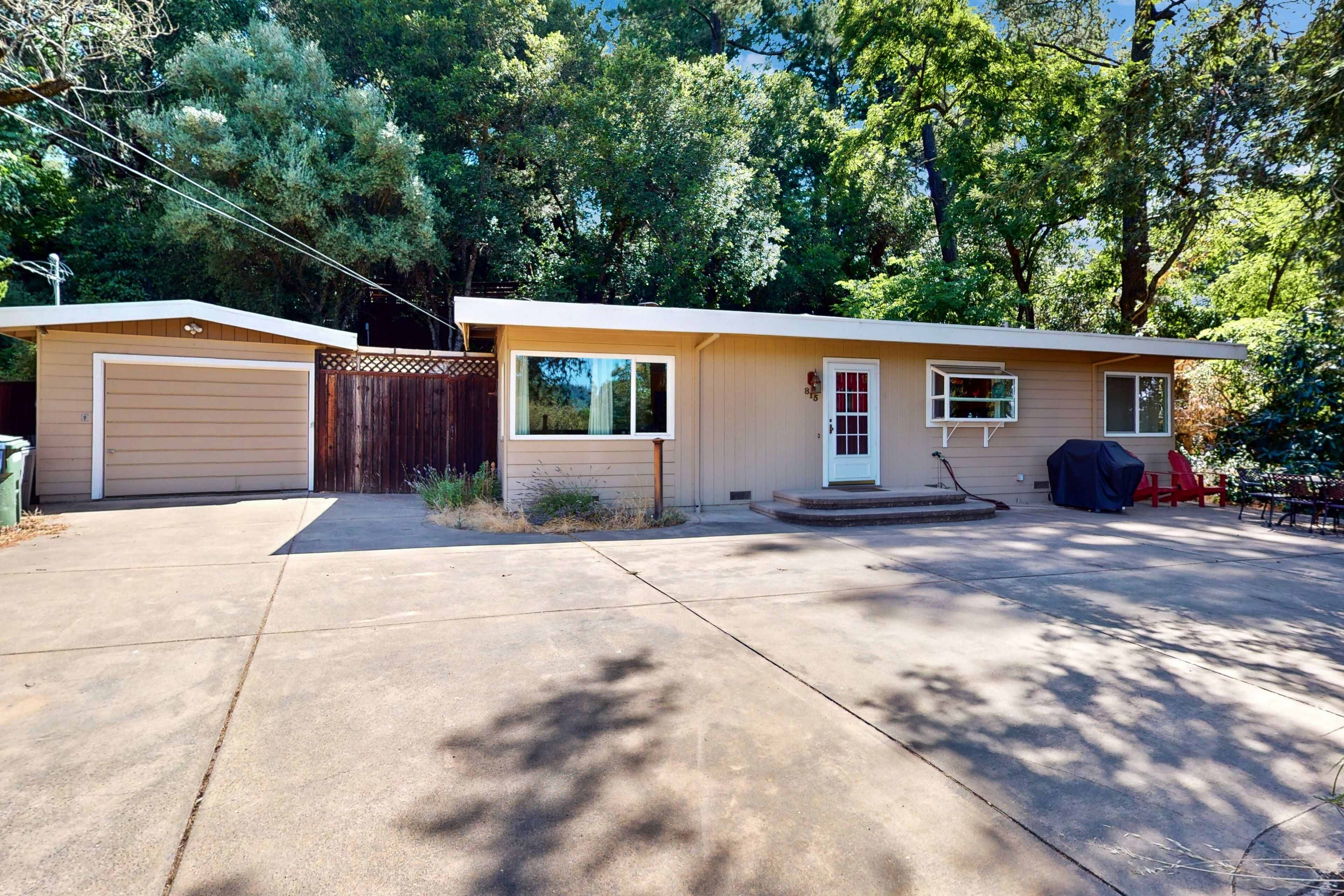 Choice Getaway w/ Private Hot Tub - Near Wineries, Dining, Outdoor Activities