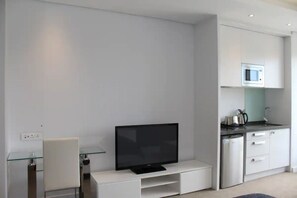 Interior - Modern and luxurious Studio 213- Sandton Skye (Sandton)