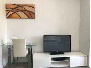 Interior - Modern and luxurious Studio 213- Sandton Skye (Sandton)