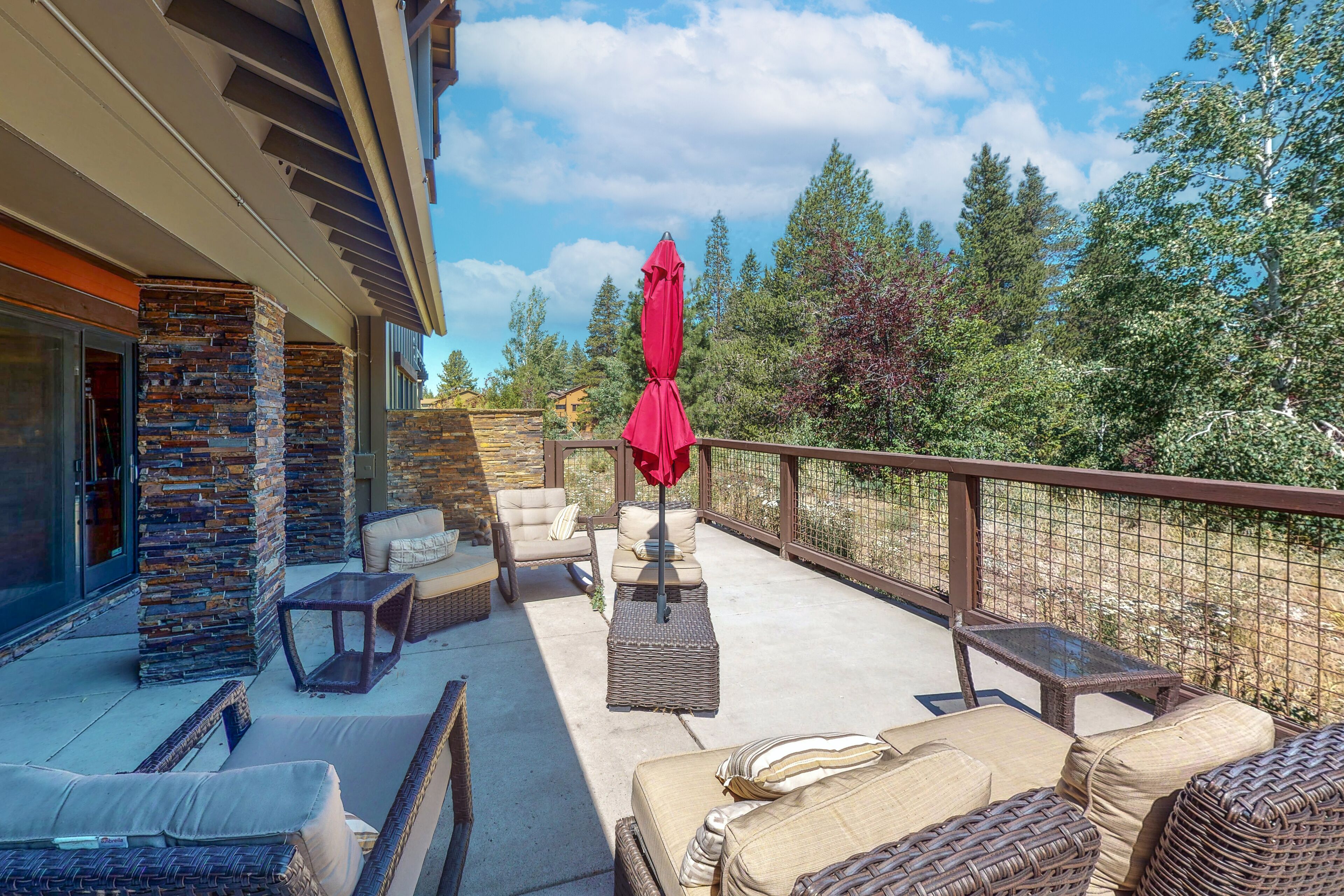 Luxe All-Season Retreat with 2 Suites & Loft | Near Ski Slopes & Lake