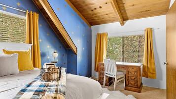 3 bedrooms, in-room safe, desk, iron/ironing board