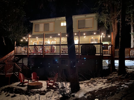 Exterior. ✥ Beautiful Forest, Family Friendly Cabin, Lake Access , Pets Welcome ✥