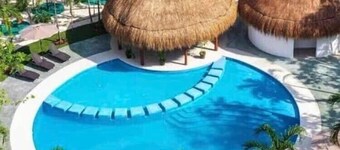 Beautiful house situated between the jungle and the sea- Pool/Bikes

