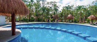 Beautiful house situated between the jungle and the sea- Pool/Bikes

