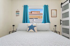 1 bedroom, desk, iron/ironing board, free WiFi - Awesome & quiet! 6 minute walk to beach! (Treasure Island)