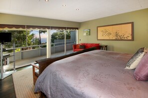 4 bedrooms, desk, WiFi, bed sheets