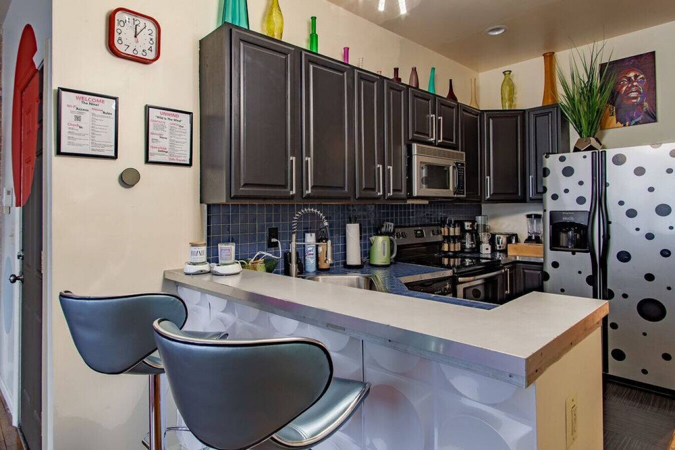 Coffee/tea maker, fridge, microwave, oven