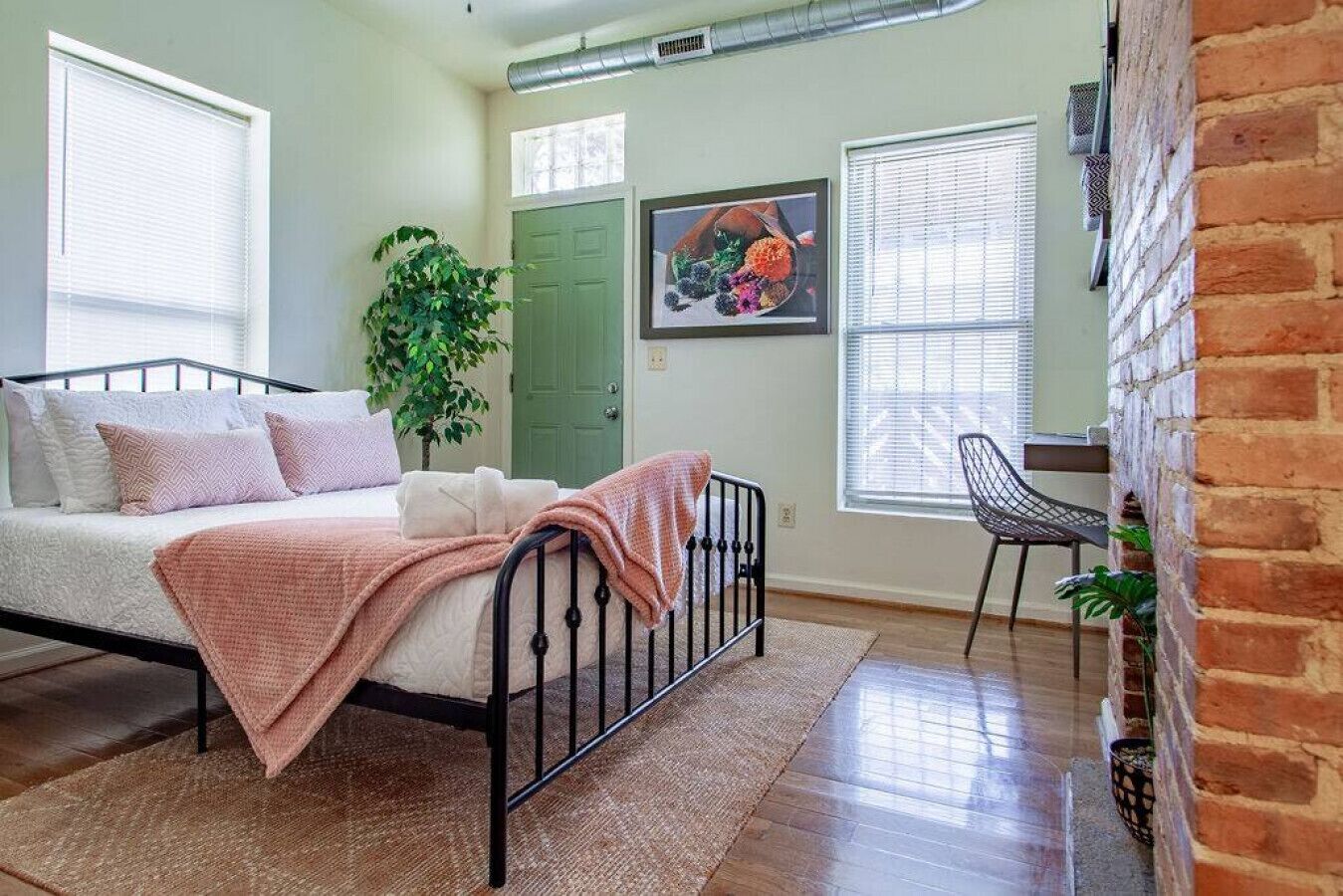 2 bedrooms, desk, iron/ironing board, free WiFi