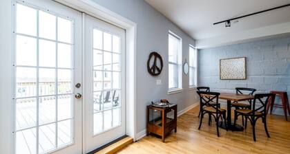 (Two Night Minimum!) Three Oaks Charmer Right In Downtown!