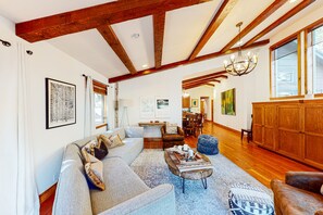 Fernseher, Kamin, DVD-Player, Tischtennisplatte