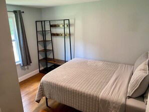 2 bedrooms, iron/ironing board, travel cot, free WiFi