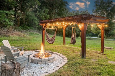 Rustic Mountain Home w Theater Room & Fire Pit, Minutes to SVU, W&L, & VMI