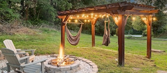 Rustic Mountain Home w Theater Room & Fire Pit, Minutes to SVU, W&L, & VMI