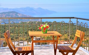 Deluxe Studio, 1 Queen Bed with Sofa bed, Lanai, Sea View | Balcony view - Fame Apart Kas (Kas)