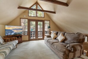 Smart TV, fireplace, video games - Sunset Chalet - Hot Tob, Game Room, Pool Table, Arcade Games (Big Bear Lake)
