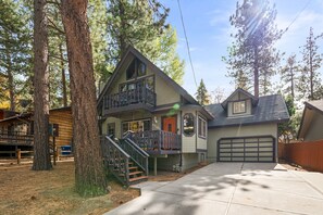 Exterior - Sunset Chalet - Hot Tob, Game Room, Pool Table, Arcade Games (Big Bear Lake)