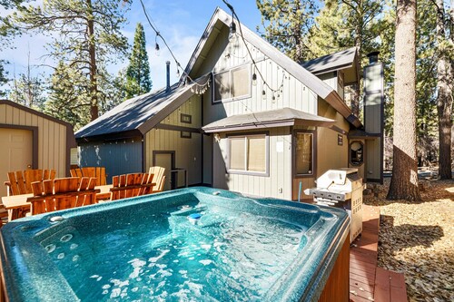 Sunset Chalet - Hot Tob, Game Room, Pool Table, Arcade Games