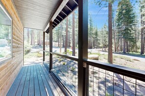 Property grounds - Stylish All-Season Oasis, Fireplace | Easy Access to Skiing, Hiking, Biking (South Lake Tahoe)