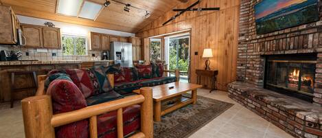 Een smart-tv en een open haard