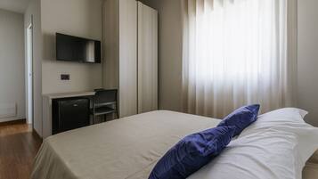1 bedroom, desk, free WiFi, bed sheets