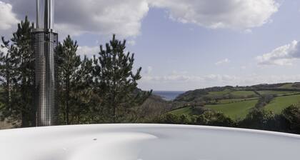 Stylish Coastal Luxury - 5 Bed, Hot Tub, EV Charger