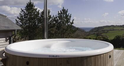 Stylish Coastal Luxury - 5 Bed, Hot Tub, EV Charger