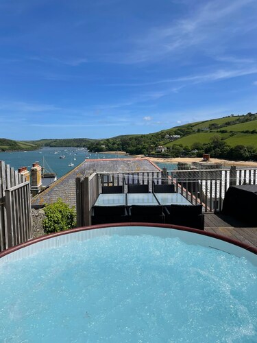 Heart of Salcombe  | Views  | Sauna | Hot Tub